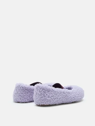 Lila Ballerinas aus Lammfell