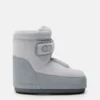 Moon Boot X Vandythepink® Icon Strap Graue Wildlederstiefel