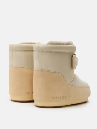 Moon Boot X Vandythepink® Icon Strap Stiefel aus beigem Wildleder